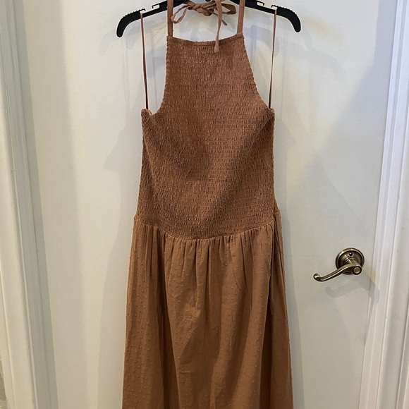 Elegant Strapless Tan Dress - Picture 1 of 8